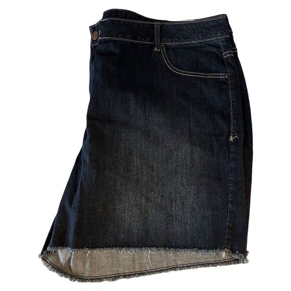 Lane Bryant Size 28 Weekend Mid Rise boyfriend Denim Jean Dark Blue Shorts NEW - Picture 2 of 11